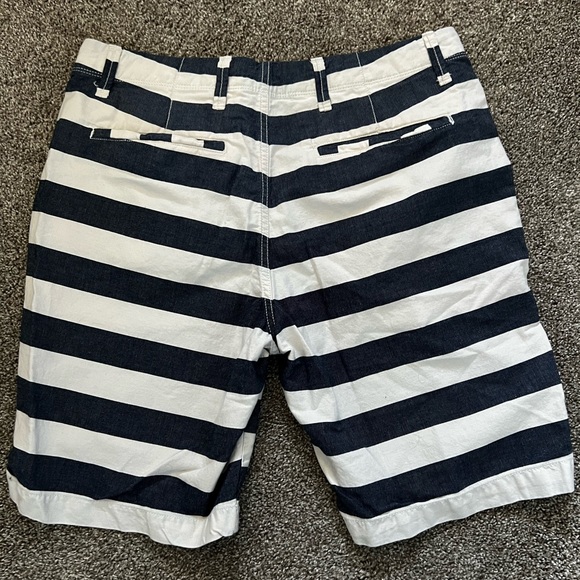 Striped men’s GAP shorts. - Picture 2 of 4
